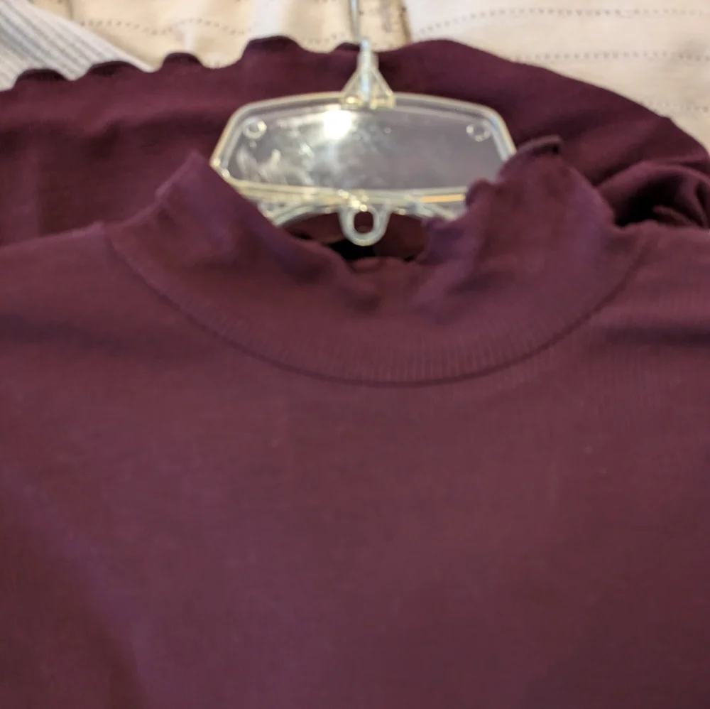 Tahari Lettuce Edge Pullover Dressy Top M - Picture 8 of 11